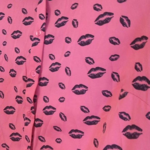 Simply be Lip print button down top - Picture 2 of 6